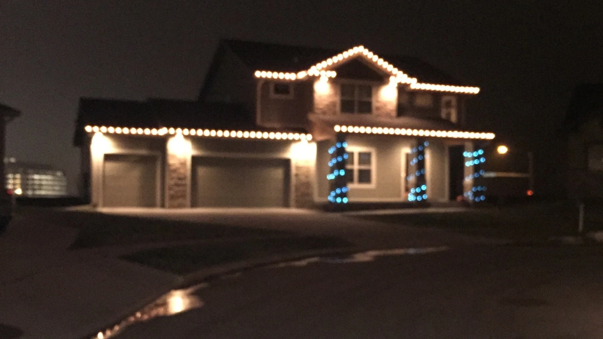 Christmas lights hung by Ultimate professionals in Des Moines, IA.