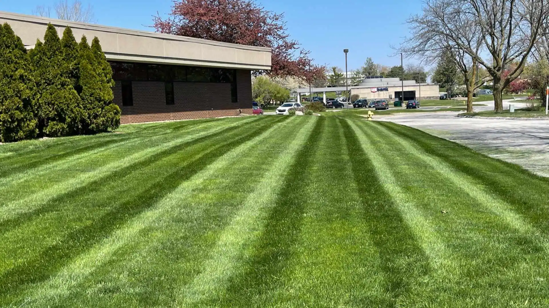 Commercial property with freshly mowed lawn in Urbandale, IA.