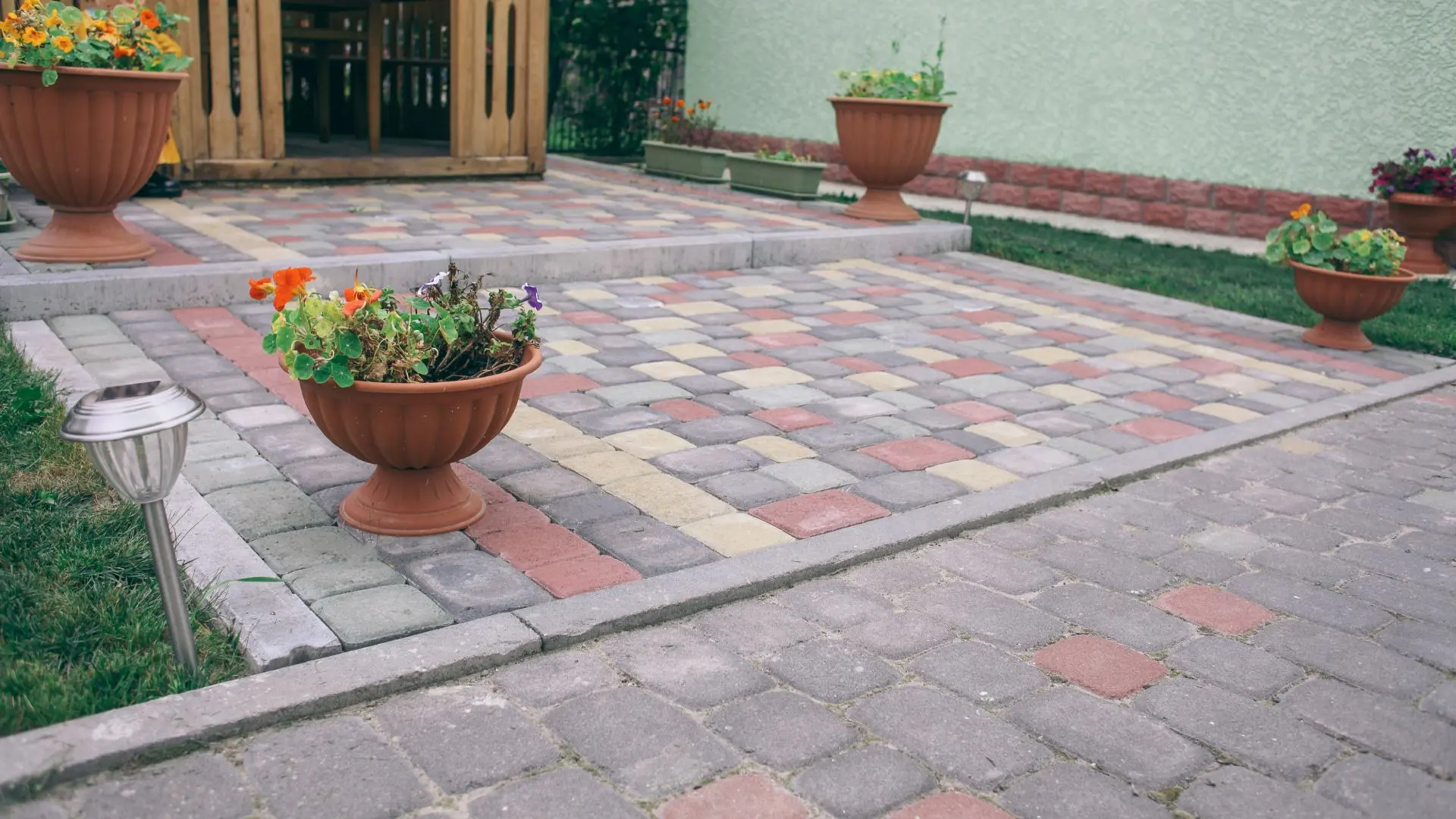 Colored pattern of patio in Des Moines, IA,